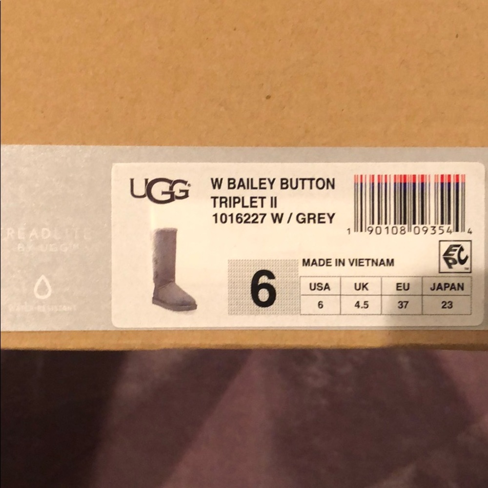 Ugg Bailey Button - image 1